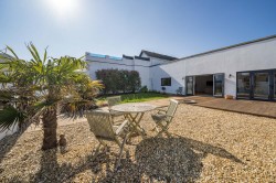 Images for Coastguard Lane, Freshwater Bay