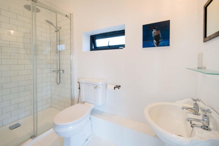 Images for Coastguard Lane, Freshwater Bay
