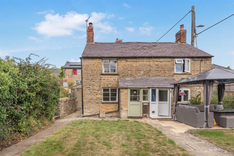 Click the photo for more details of Worton Road, Middle Barton, Chipping Norton