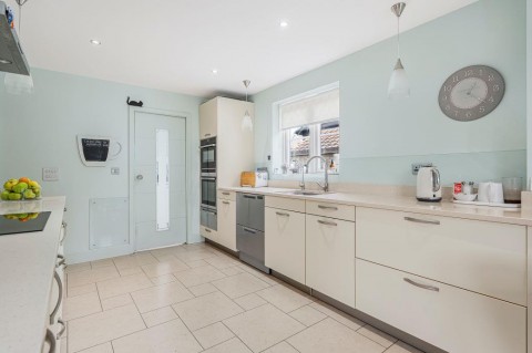 Click the photo for more details of High Street, Aldreth