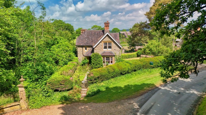 Click the photo for more details of Holwell