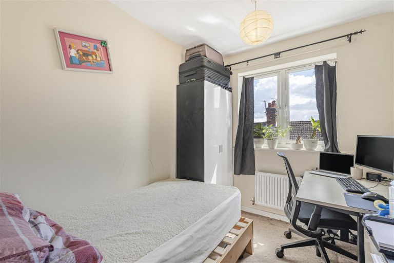 Images for Charles Warren Close, Rugby, CV21