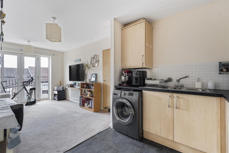 Images for Charles Warren Close, Rugby, CV21