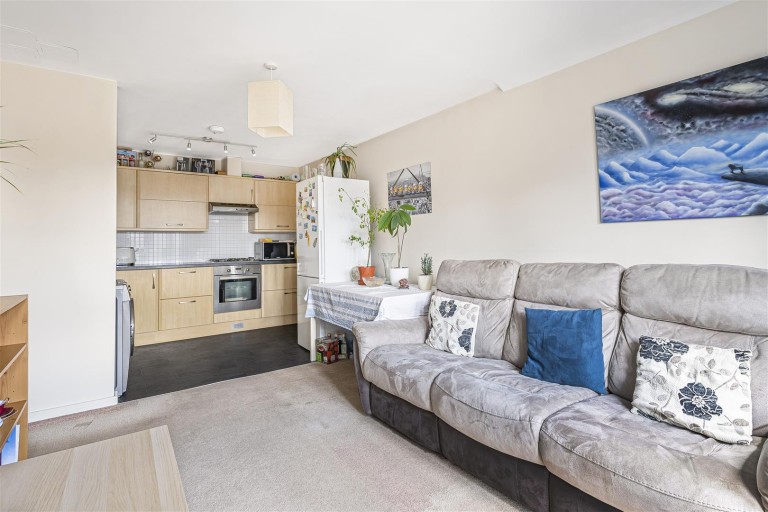 Images for Charles Warren Close, Rugby, CV21