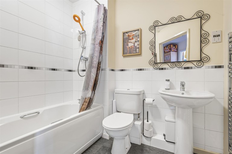 Images for Charles Warren Close, Rugby, CV21