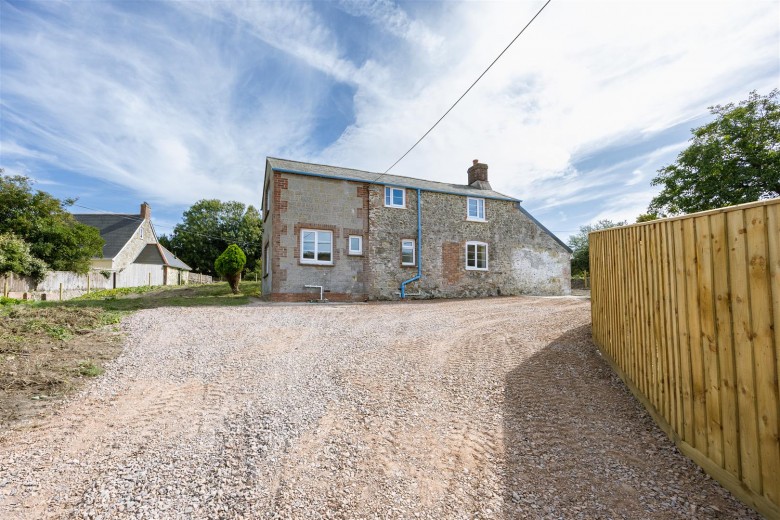 Click the photo for more details of Hollow Lane, Chillerton, Newport