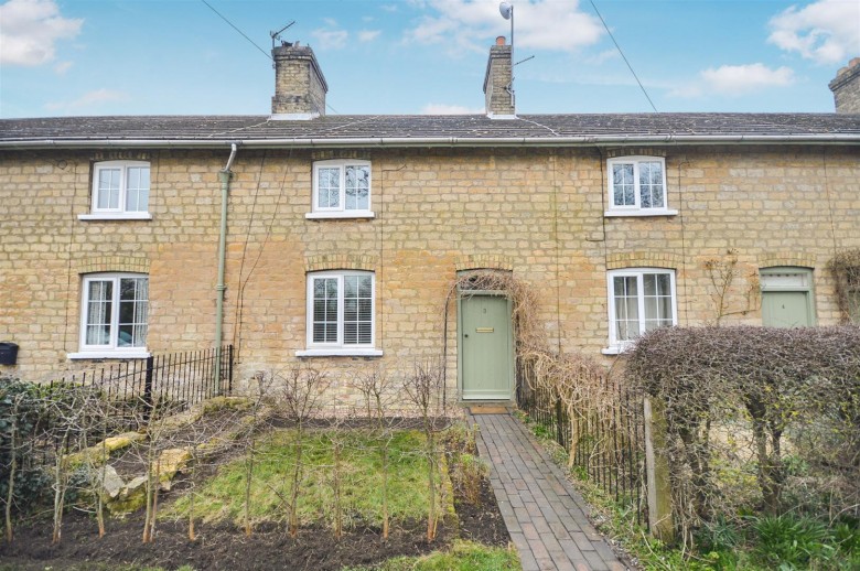 Click the photo for more details of The Row, Cold Hanworth, Lincoln
