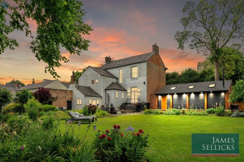 Click the photo for more details of Ivy Cottage, Burton Overy, Leicestershire