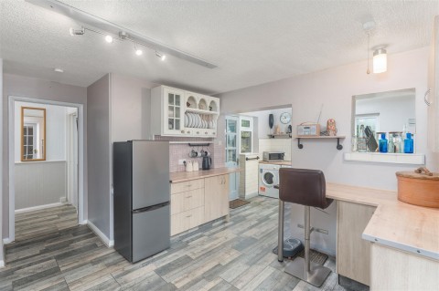 Click the photo for more details of High Street, Cropredy, Banbury