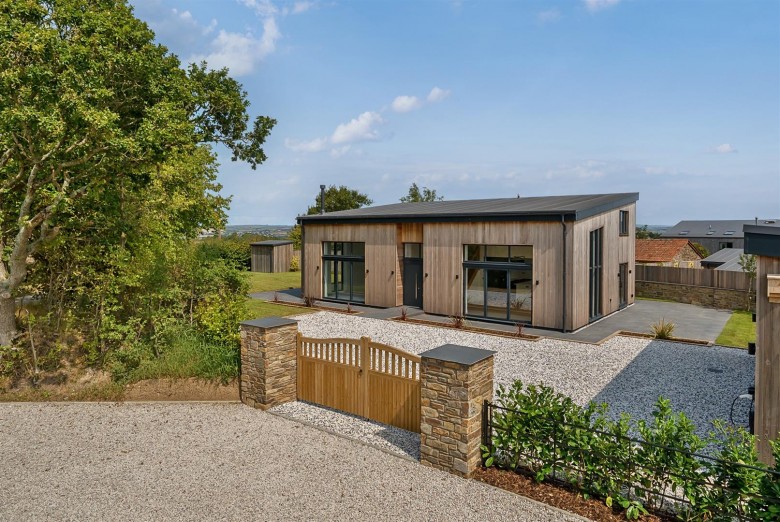 Click the photo for more details of Lydacott, Barnstaple