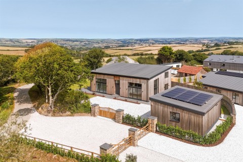 Click the photo for more details of Lydacott, Barnstaple