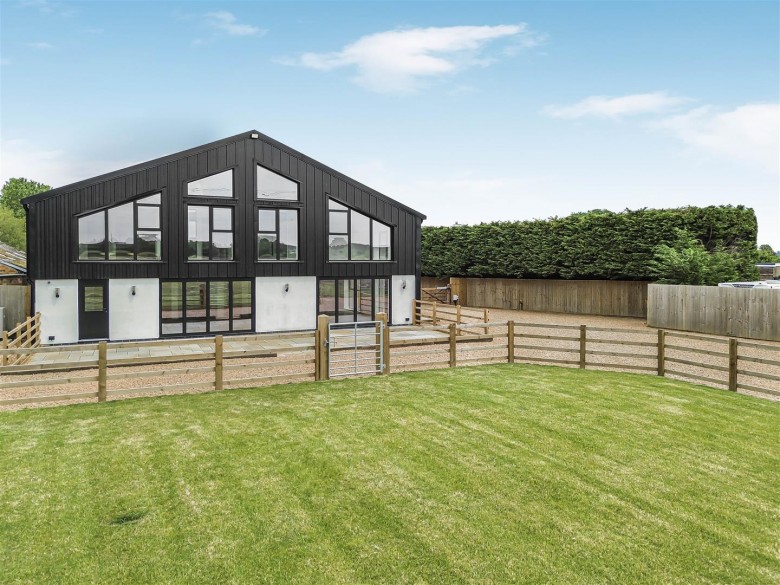 Click the photo for more details of Northampton Road, Welford, NN6