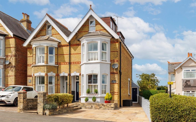 Click the photo for more details of Cowes, Isle of Wight