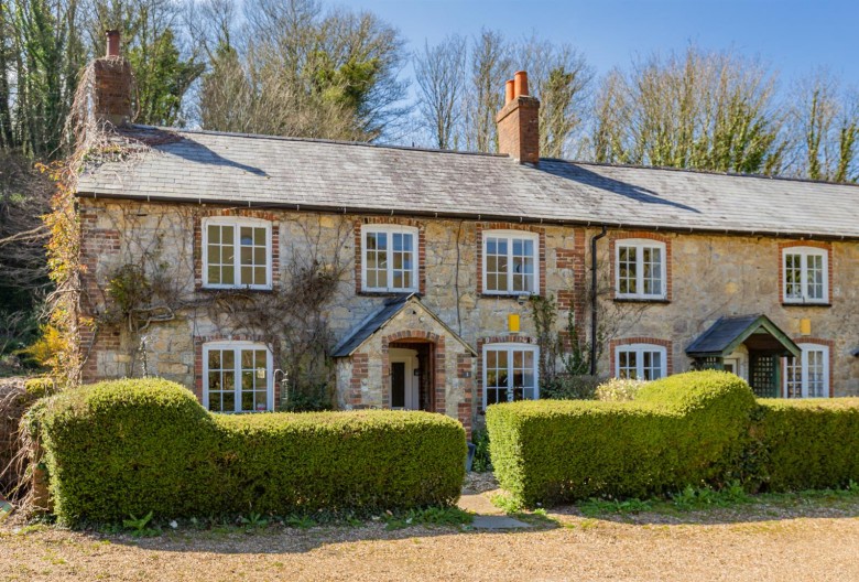 Click the photo for more details of Swainston, Isle of Wight