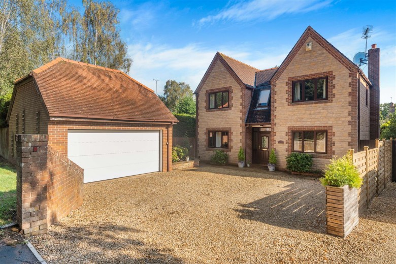 Click the photo for more details of Broad Gap, Bodicote, Banbury
