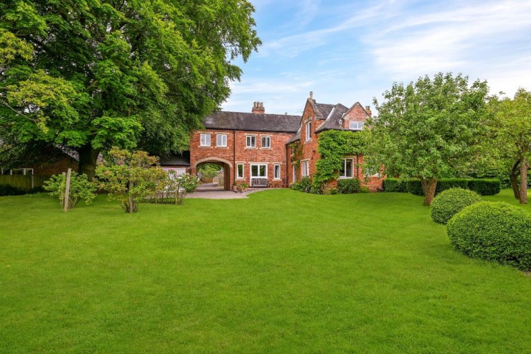 Images for Old Vicarage Gardens, Skellingthorpe, Lincoln