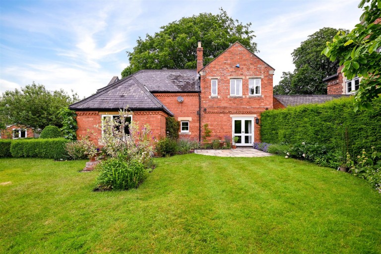Images for Old Vicarage Gardens, Skellingthorpe, Lincoln