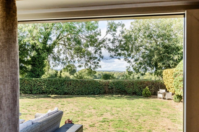 Images for 12 West End Lane, Bishopstone, Swindon