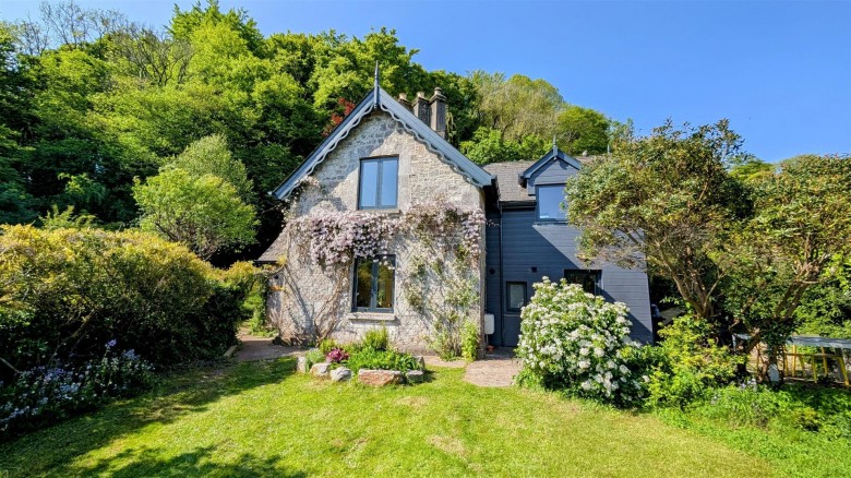 Click the photo for more details of Slade lane, Abbotskerswell, Newton Abbot