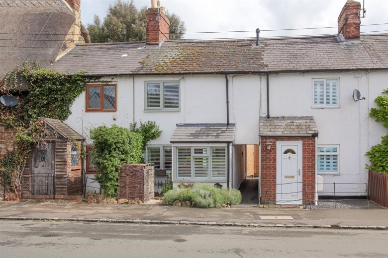 Click the photo for more details of Main Road, Middleton Cheney, Banbury