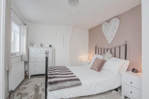 Click the photo for more details of Main Road, Middleton Cheney, Banbury