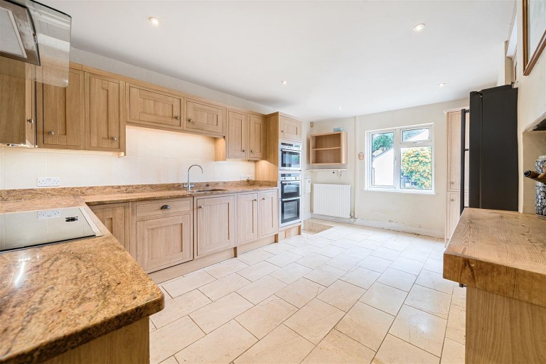 Images for High Street, Lois Weedon, NN12