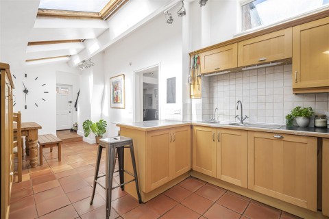 Click the photo for more details of 1 Church Street, Henley-On-Thames