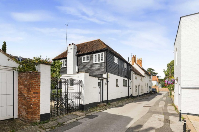 Click the photo for more details of Wharfe Lane, Henley-On-Thames