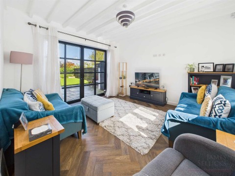 Click the photo for more details of Rose Yard, Kibworth Harcourt, Leicestershire