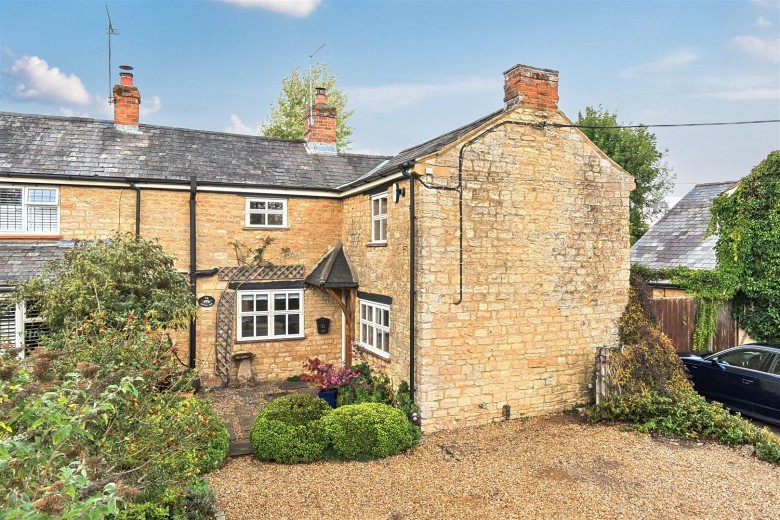 Click the photo for more details of Cattle End, Silverstone, NN12