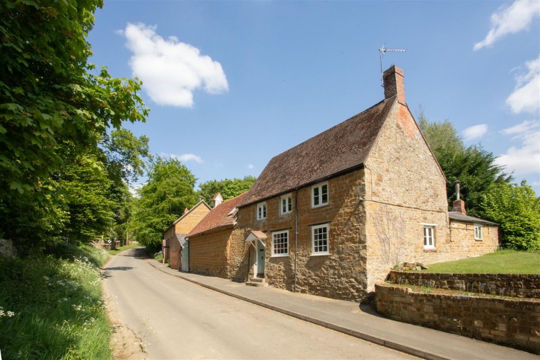 Click the photo for more details of Hill Road, Lower Boddington, NN11