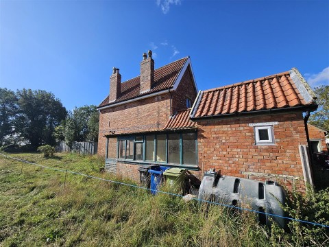 Click the photo for more details of Main Street, Hackthorn, Lincoln