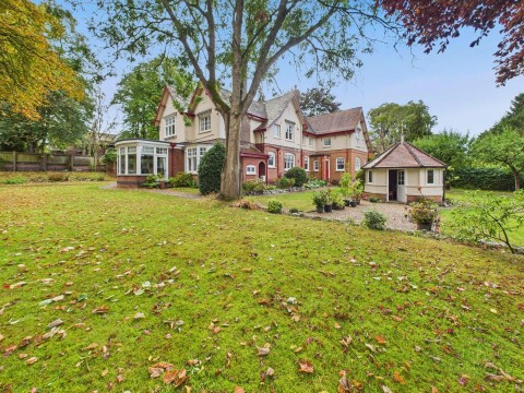 Click the photo for more details of Knighton Grange Road, Oadby, Leicestershire