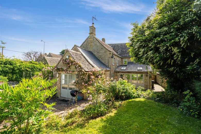 Click the photo for more details of Taynton, Oxfordshire