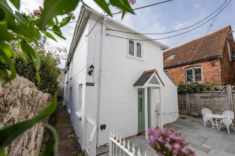 Click the photo for more details of South Street, Yarmouth