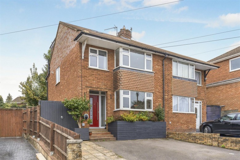 Click the photo for more details of Sinclair Avenue, Banbury