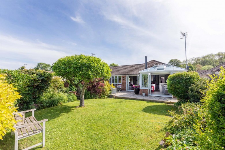 Click the photo for more details of The Green, Middle Assendon