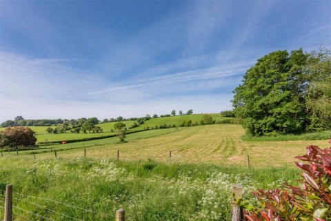 Click the photo for more details of The Green, Middle Assendon