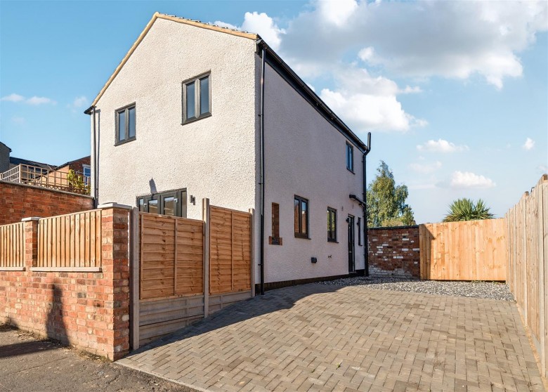 Click the photo for more details of Holbrook Avenue, Rugby, CV21