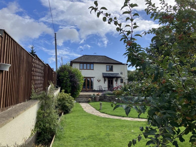 Click the photo for more details of Sawyers Hill, West Buckland