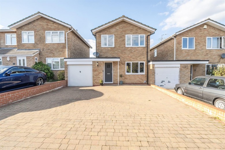 Click the photo for more details of Oak Close, Towcester, NN12