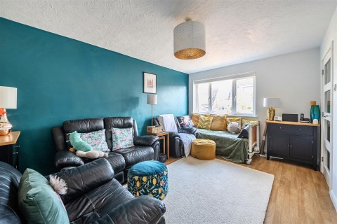 Click the photo for more details of Oak Close, Towcester, NN12