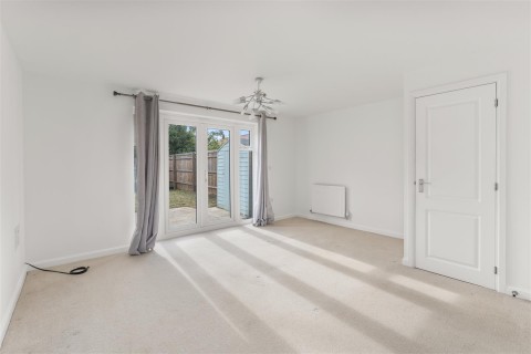 Click the photo for more details of Wren Crescent, Bodicote - no onward chain