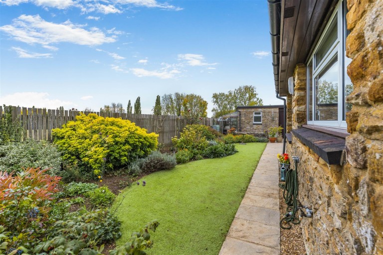 Images for Holland Rise, Kings Sutton, Banbury