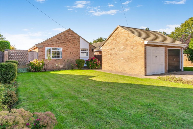 Click the photo for more details of Sycamore Drive, Banbury - no onward chain