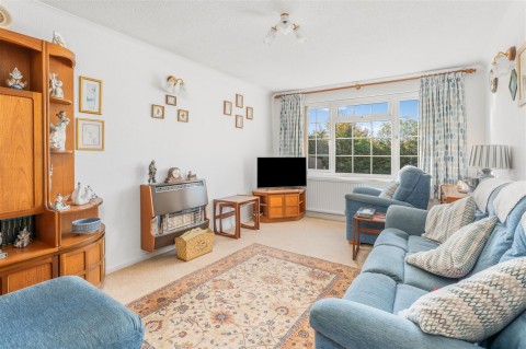 Click the photo for more details of Sycamore Drive, Banbury - no onward chain