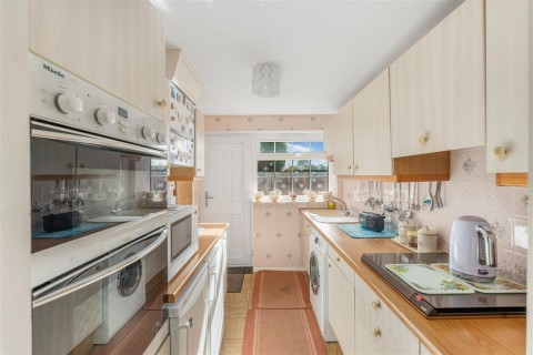Click the photo for more details of Sycamore Drive, Banbury - no onward chain