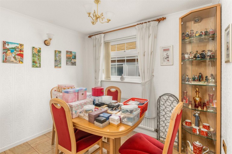 Images for Sycamore Drive, Banbury - no onward chain