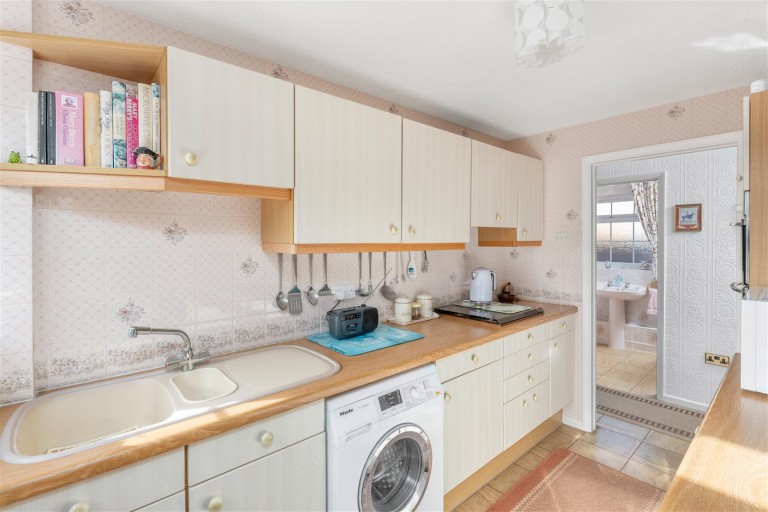 Images for Sycamore Drive, Banbury - no onward chain