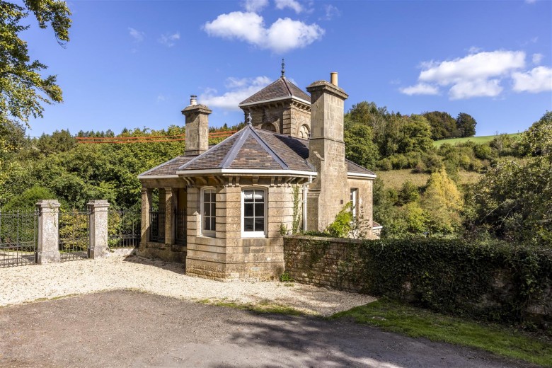 Click the photo for more details of Rendcomb, Gloucestershire